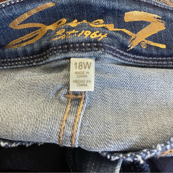 Seven7 Booty Shaper Jean Shorts Size 18W - Picture 4 of 9